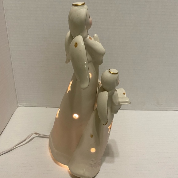 Porcelain Trio of Singing Angels with Night Light - Picture 4 of 5